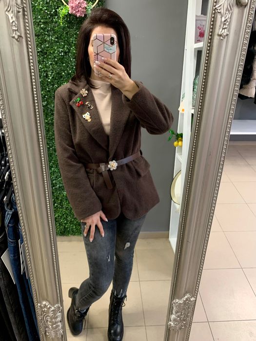 Прекрасни зимни сака/палта с брошки и колан бижу