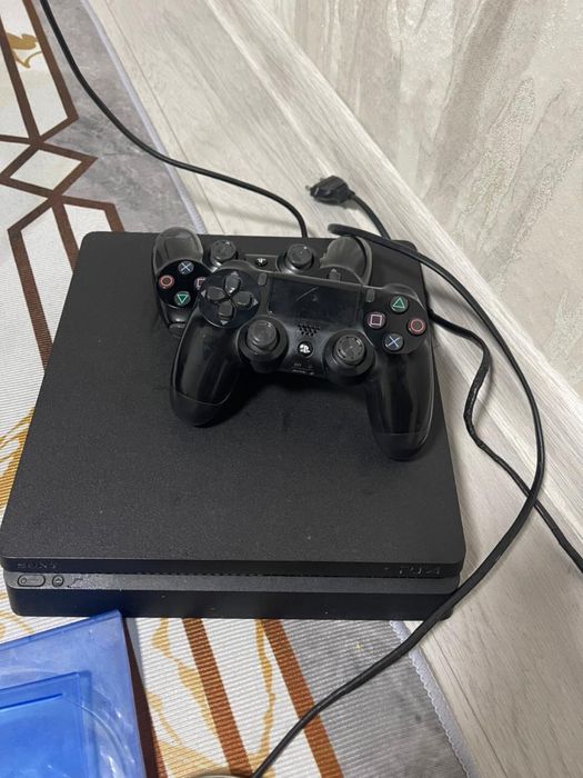Продаю Playstation 4