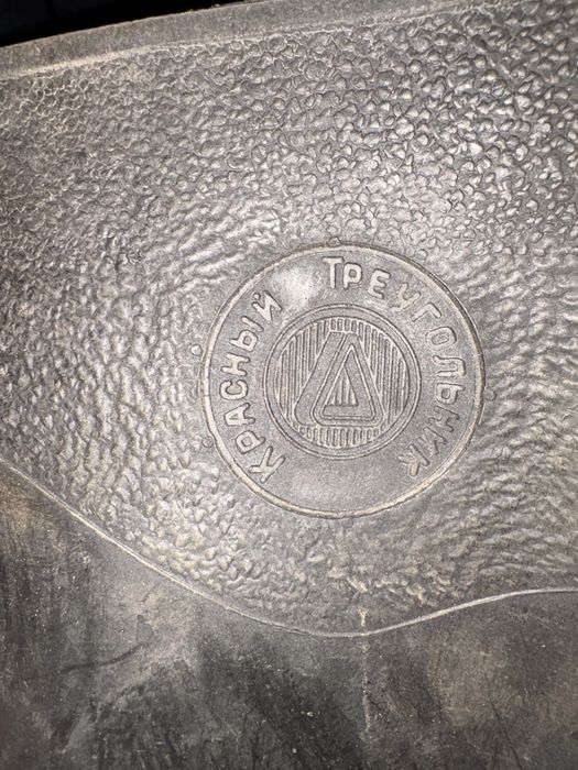 Продам резиновые литые сапоги