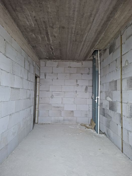 Оху кафеси тогриси уй сотилад 94кв каропка 3 хона