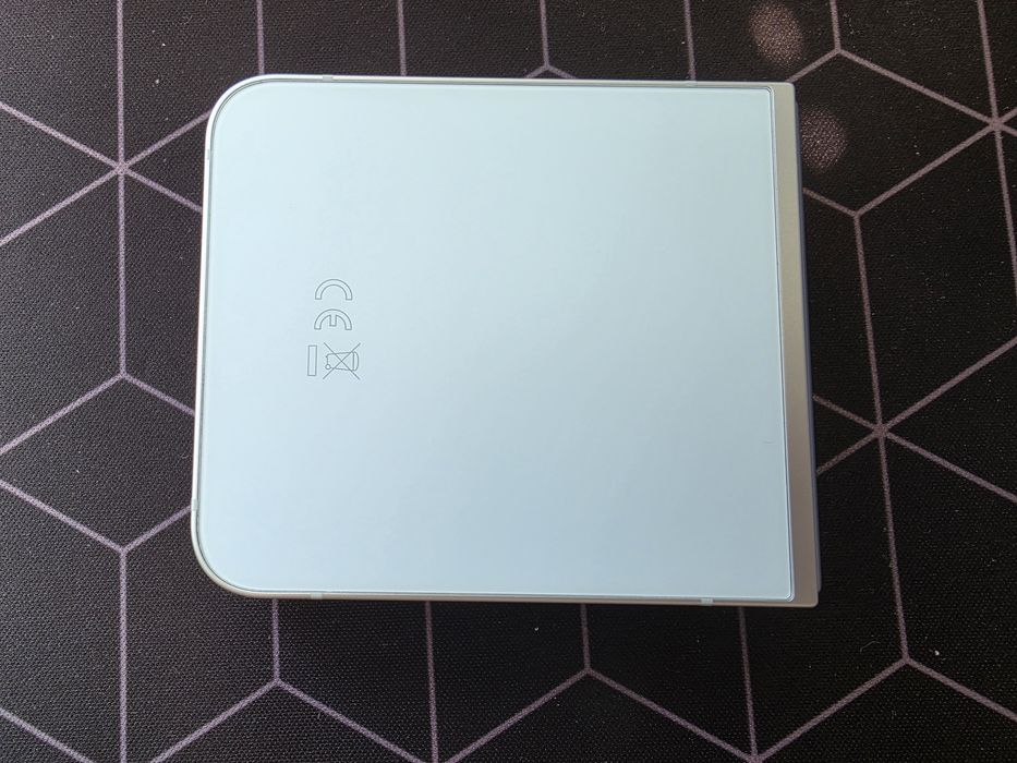 Продавам Samsung Z Flip 6