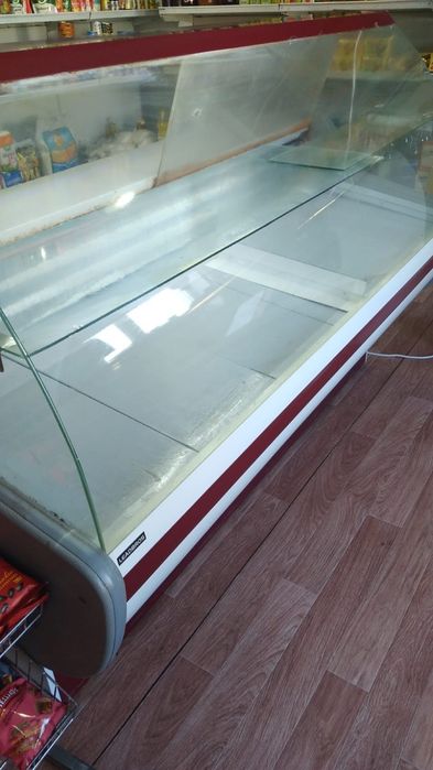 Продам морозильную витрину