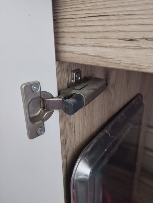 Kuxiniy mebel sotiladi