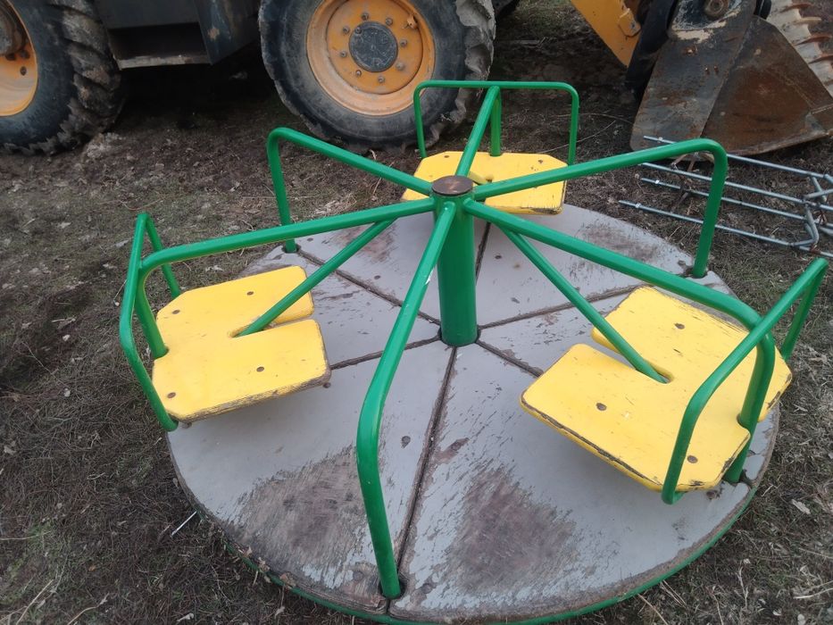 Карусель, песочницы, балансиры ,качели