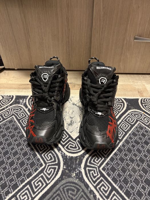 Balenciaga runner Graffiti