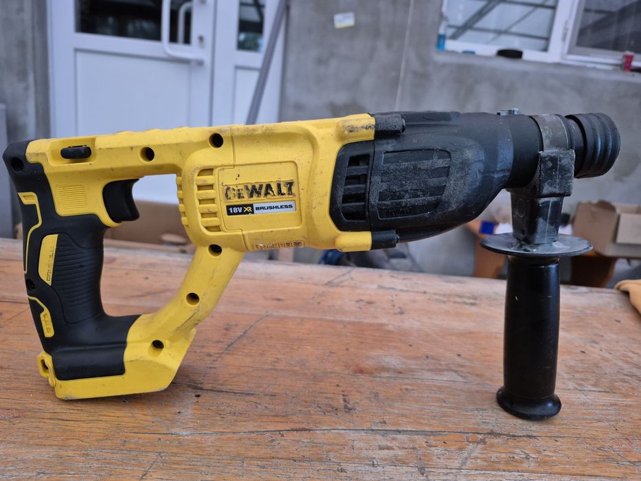Bormasina cu  percutie Dewalt DCH 033