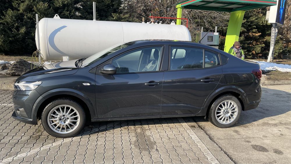 Vand jenti cu cauciucuri de iarna pentru Dacia Logan