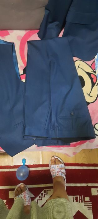 Vand costum barbatesc 3 piese nou cu eticheta