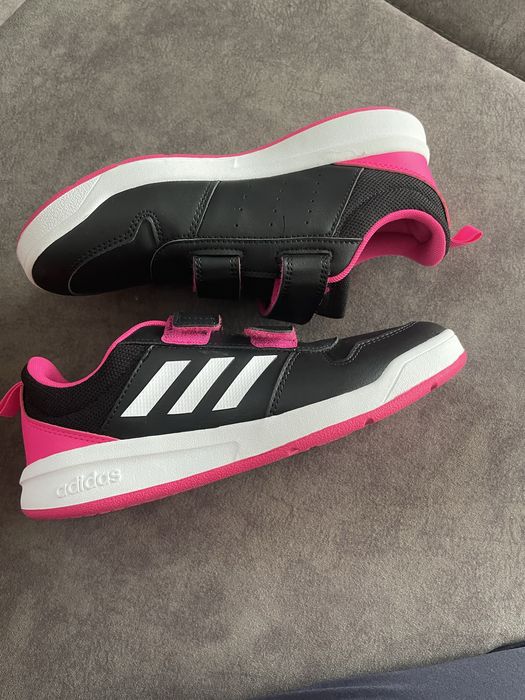 Обувки/ маратонки адидас