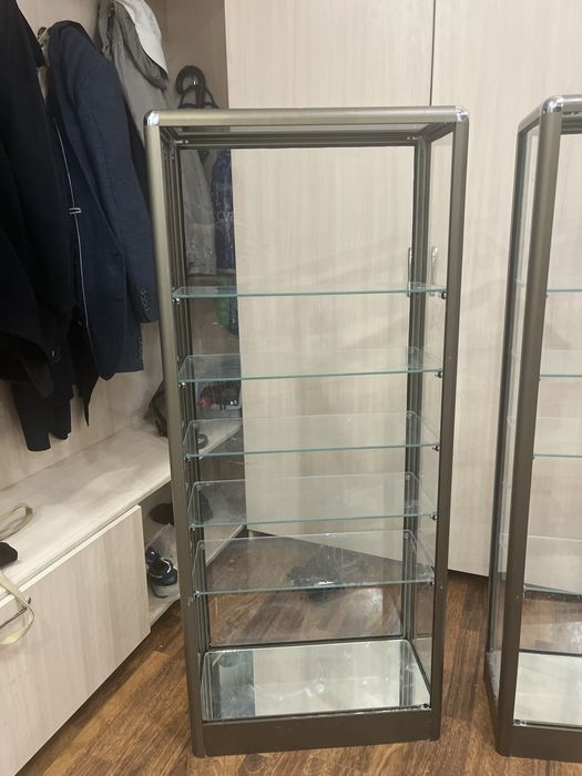 Продам два стеклянеых шкафа