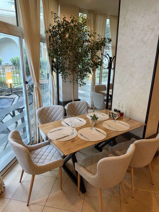 Трапезна/ холна маса от дъб с метални крака- скосена