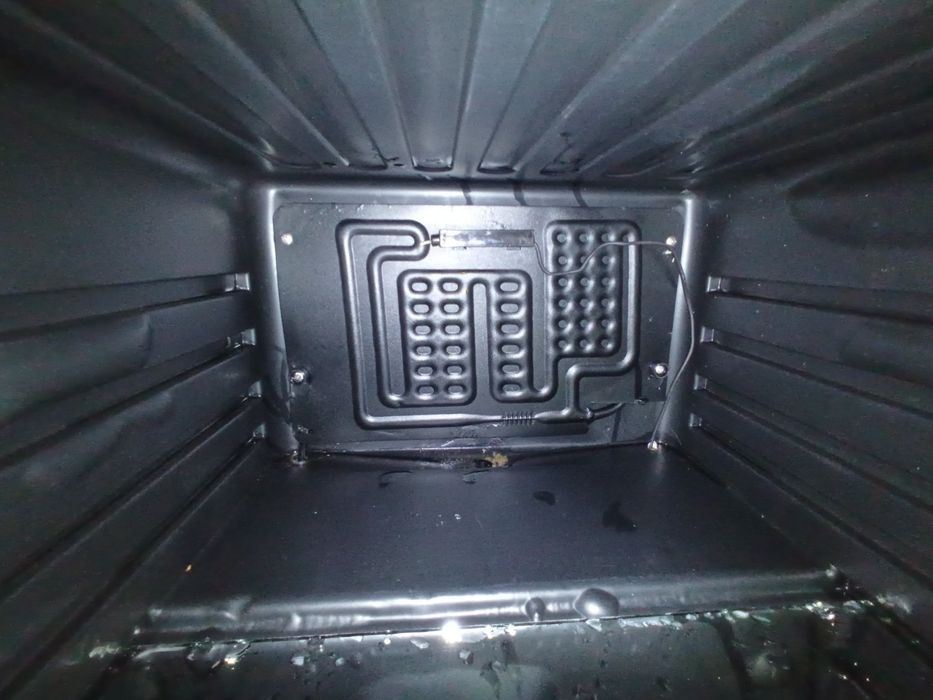 Компактна хладилна витрина за бира, вода, безалкохолни напитки и други с 12 месеца гаранция!