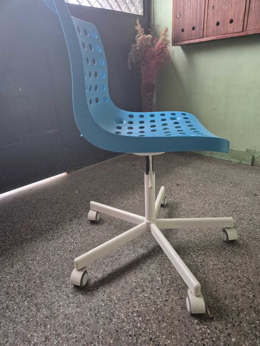 Ученически/офис стол на колелца