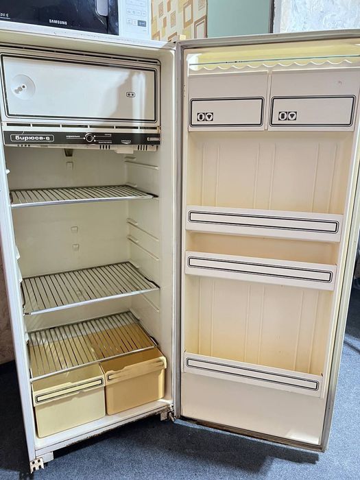 Холодильник Бирюса