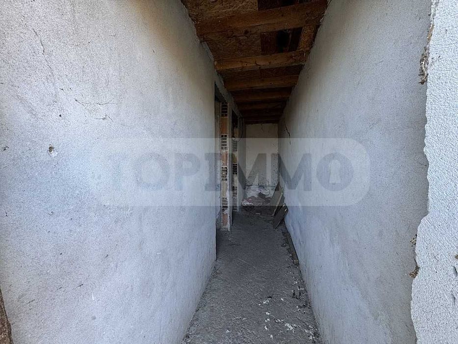 Просторна къща в село Сваленик