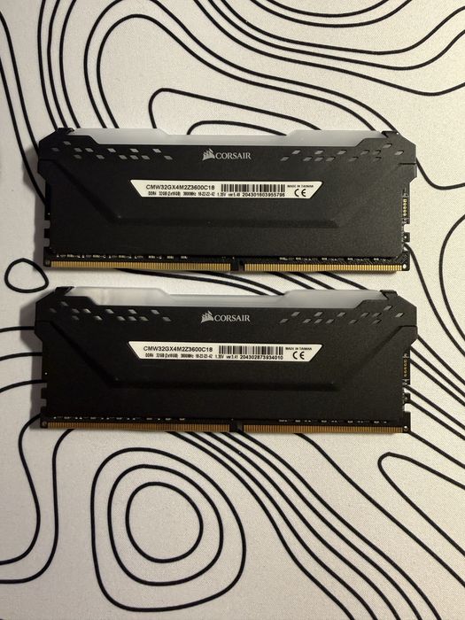 Vând kit RAM Corsair Vengeance RGB PRO 32GB (2x16GB) DDR4 3600MHz