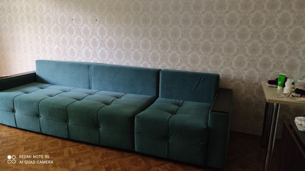 Диван в хорошо состоя