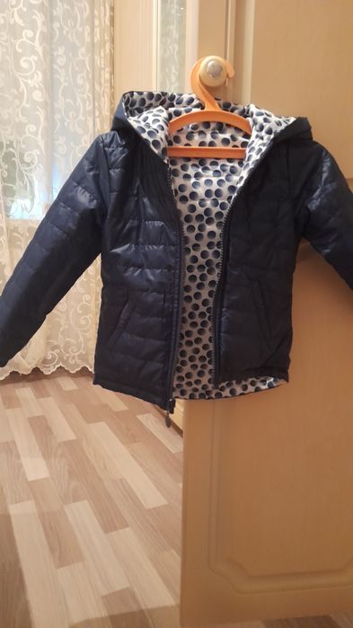 Продам куртку осеннюю для девочки