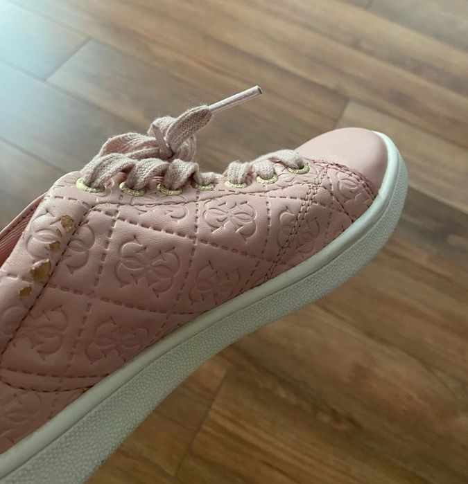 Сникърси Guess розови