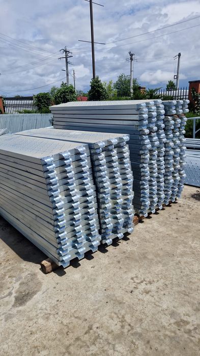 Schelă metalică de fațadă