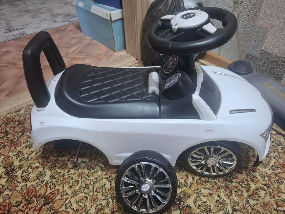 Продам детскую машинку
