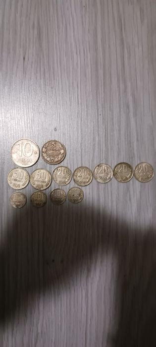 Продавам стари пари и монети.