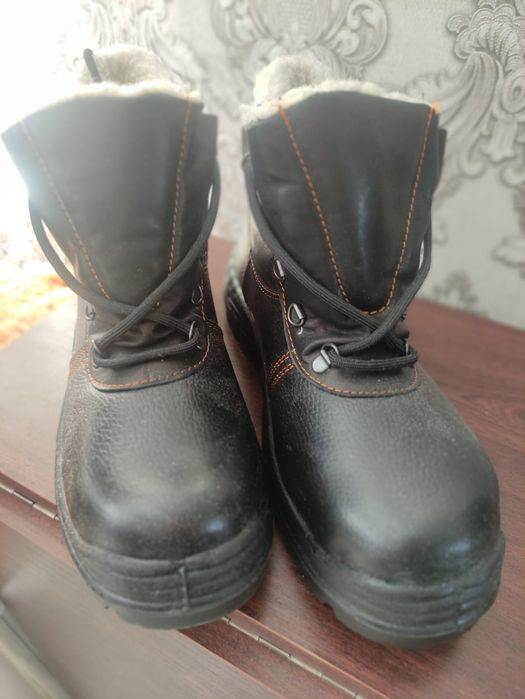 Продаю ботинки новые