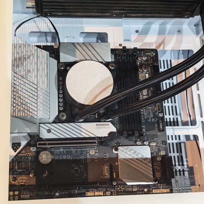 Procesor i5 14600KF + Placa de baza B760M