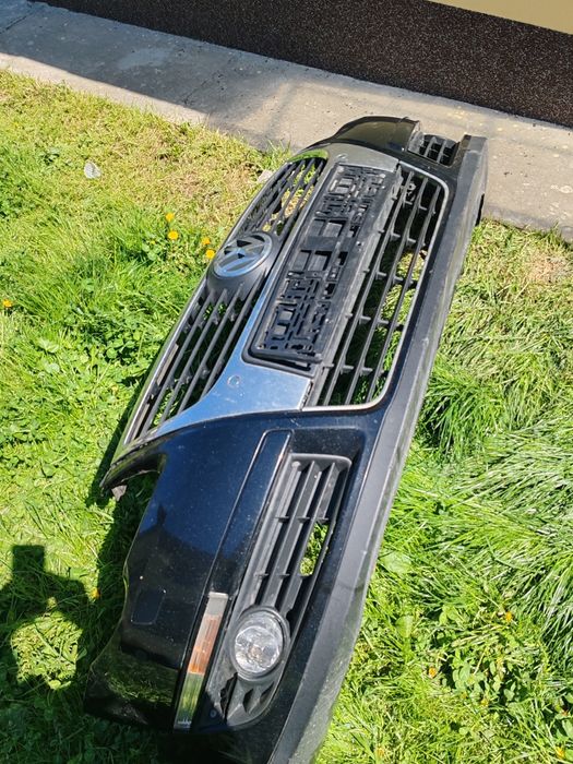 Desmembrez Passat B6 vand orice piesa :bara fata,uși, capota, treger, radiatorar