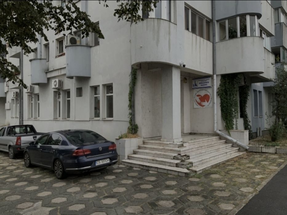 Inchiriez spatiu central cu parcare privata