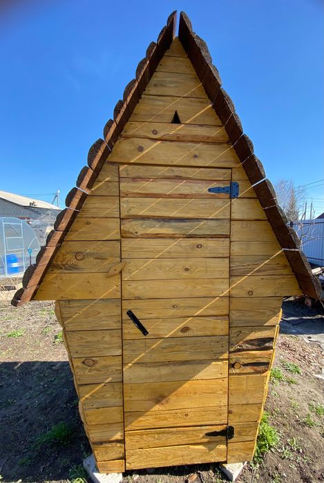 Туалет садовый деревянный.