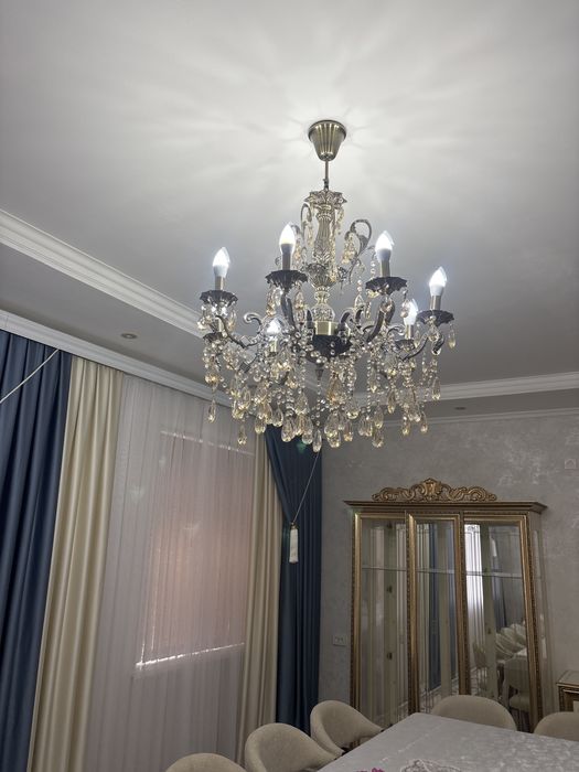 Продам люстру  для гостиннои  в отличном состояний ,