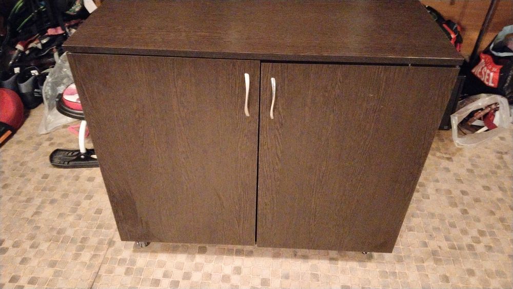 Тумба ,стенка ,ламинат