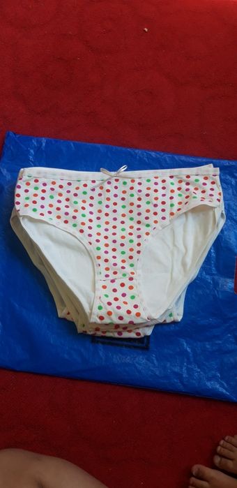 Ayollar trusiki (ich kiyimi)