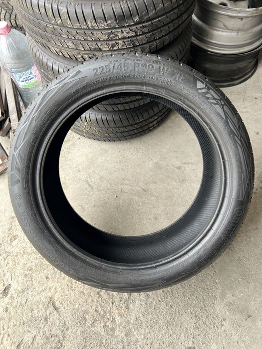 4 anvelope de vara 225/45/19 Continental Runflat !