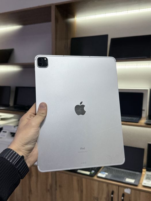iPad Pro 12.9-inch (5th generation)