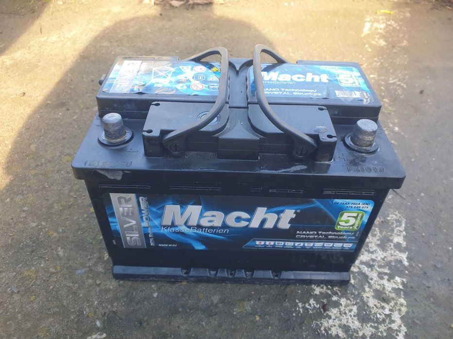 Vând acumulator auto