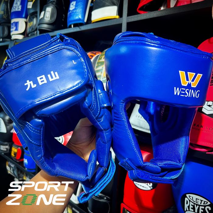 Wesing перчтаки и шлем.