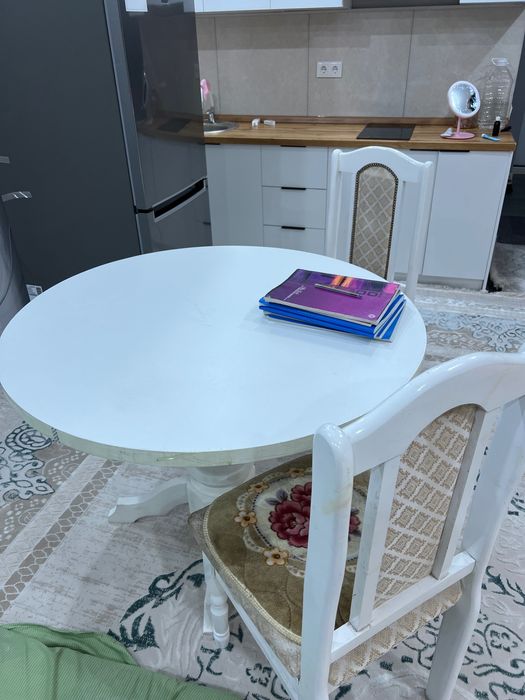 Стол стулями.Торг есть