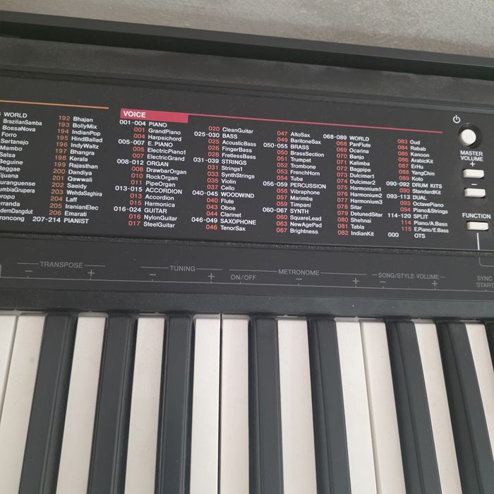 orgă electronică portabilă Yamaha PSR-F51 cu 61 de clape