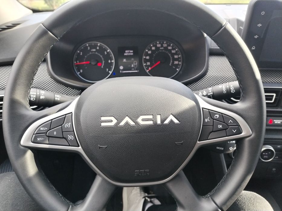 De vânzare Dacia Sandero Expression și Dacia Sandero Stepway din 2015