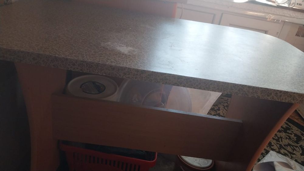 Продается стол хороший