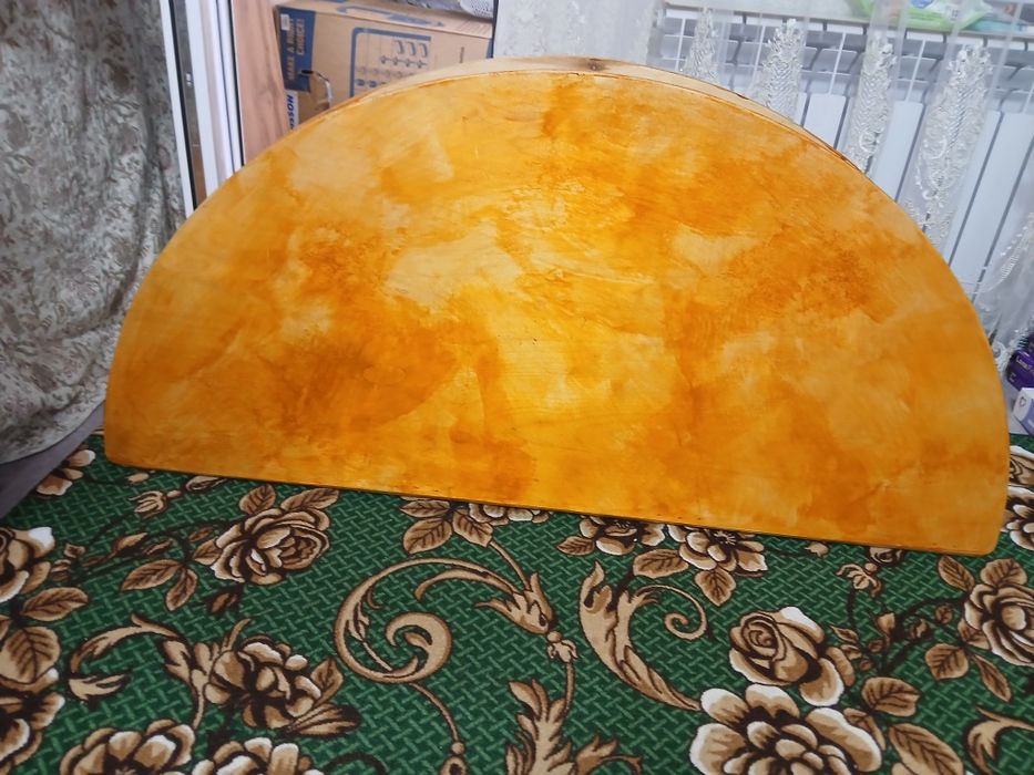 Продаю круглый стол