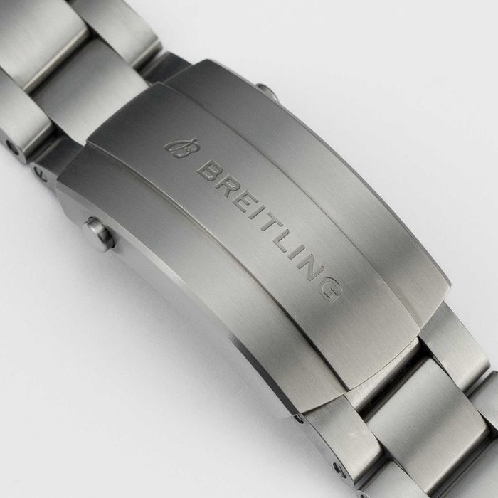 Breitling Super Avenger B01 Chronograph 46mm Titanium EB0148101C1E1