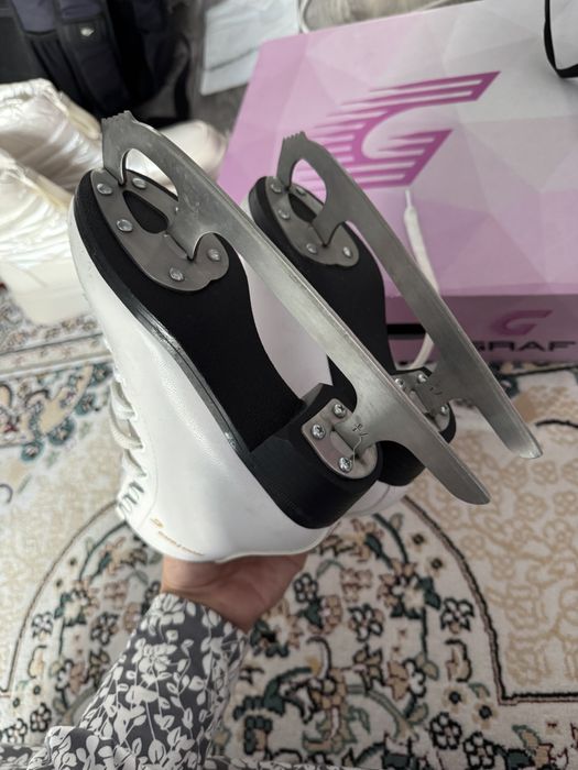 Продам коньки для фигурнорного катания 29 размер