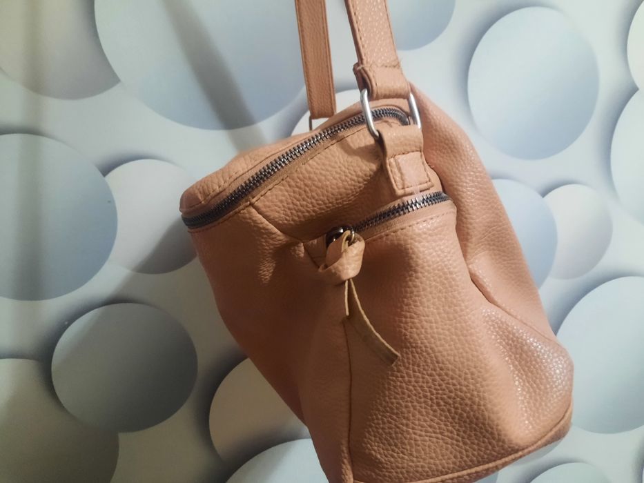 сумка, подойдёт для спорта и учёбы