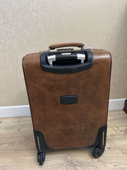 Чемодан кожаный коричневый