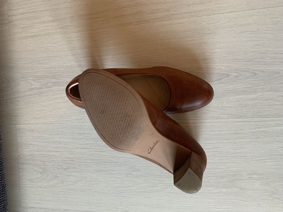 Vand pantofi piele Clarcks(38).
