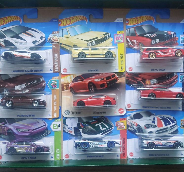 Machete Hot wheels sigilate de vânzare. Predare personala sau Easybox