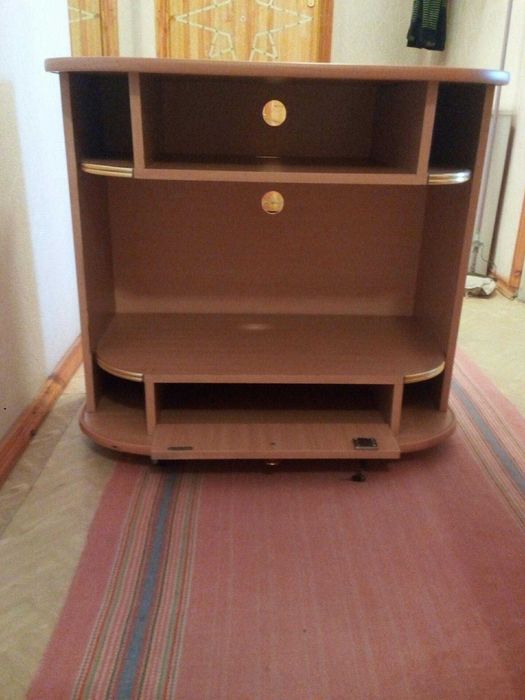 Продаётся  тумба под телевизор и этажерка - стеллаж